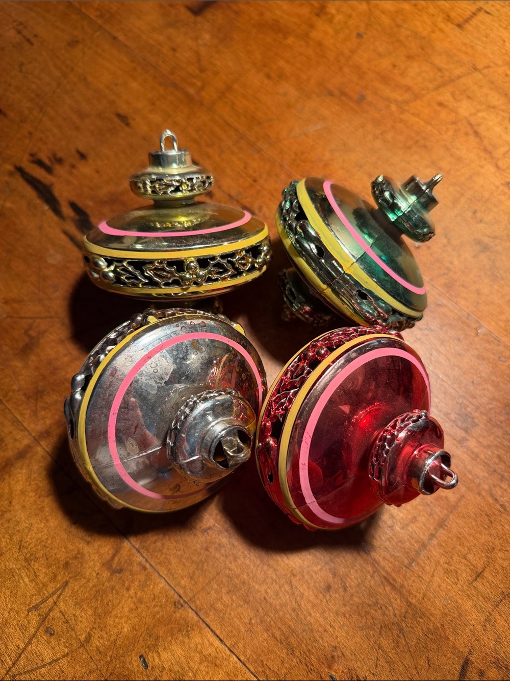 Vintage Bradford Filagree UFO Spinning Top Plastic Christmas Tree Ornaments